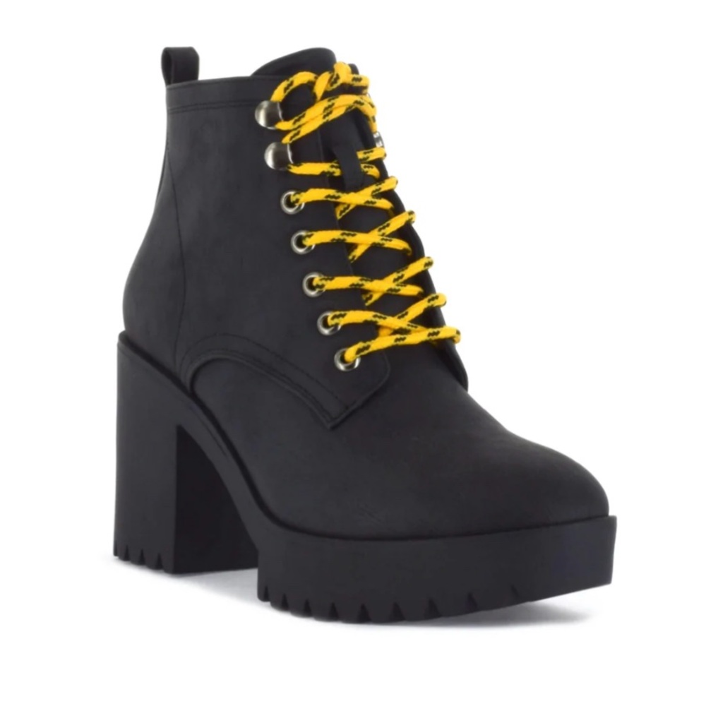 Seven7 Flatiron Black Boots